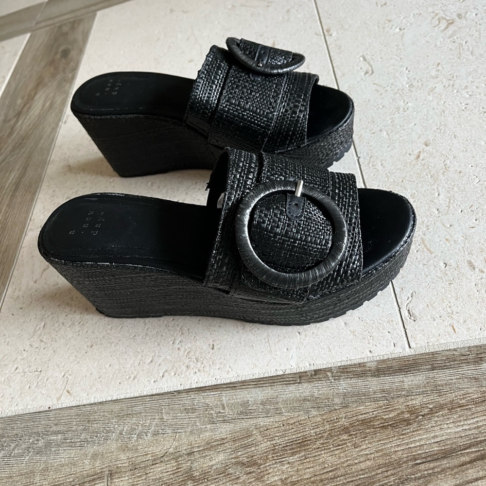 Strapless Wedge